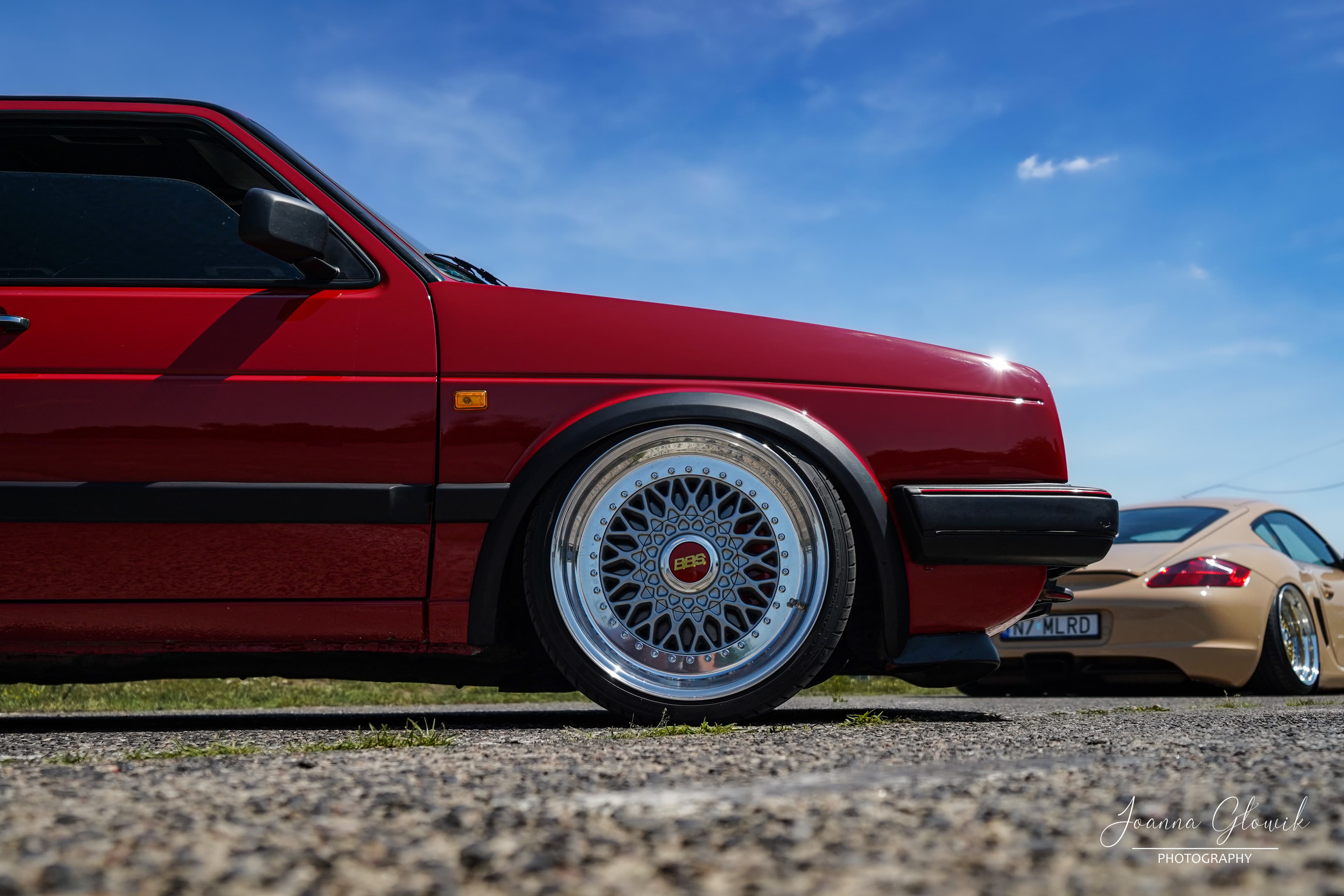 Auto sportowe na płycie toru w Motoparku Toruń