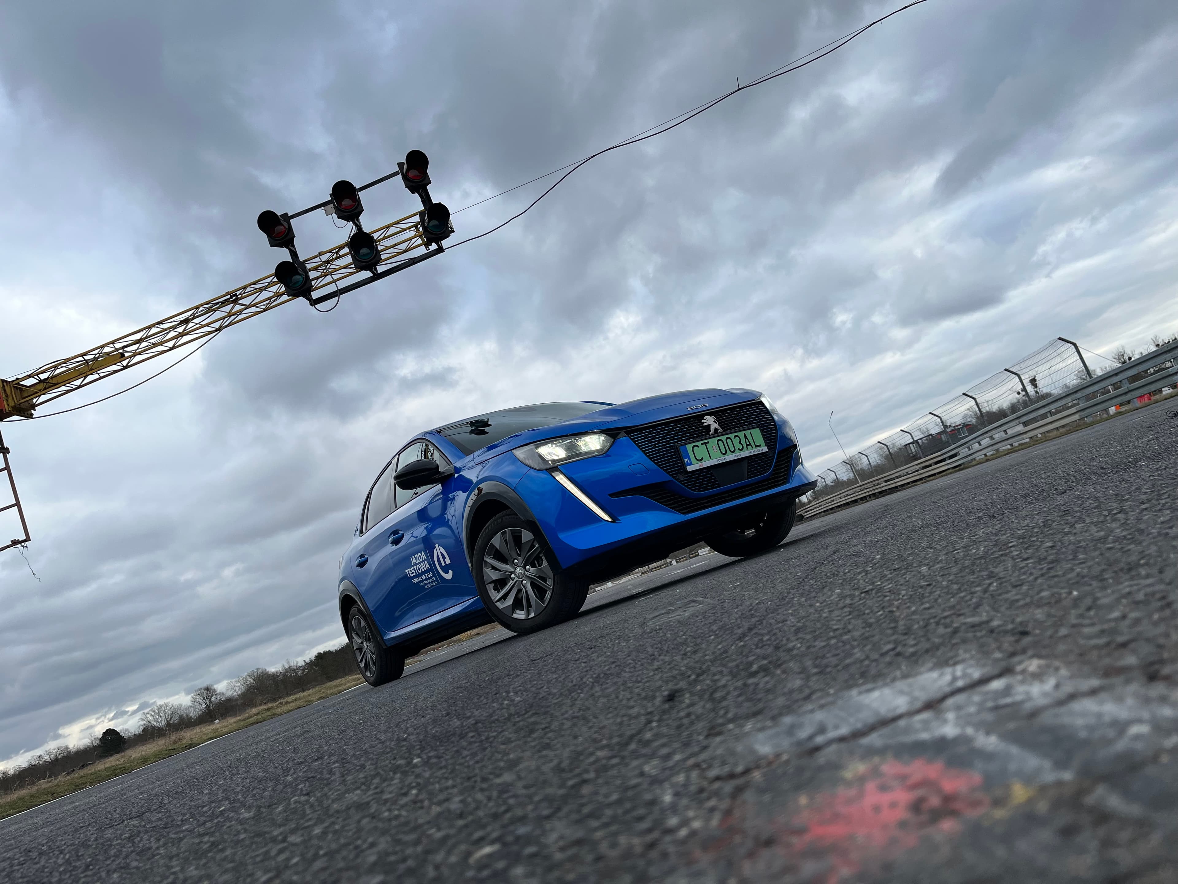 Pojazd na torze w Toruniu podczas aktywności szkoleniowej