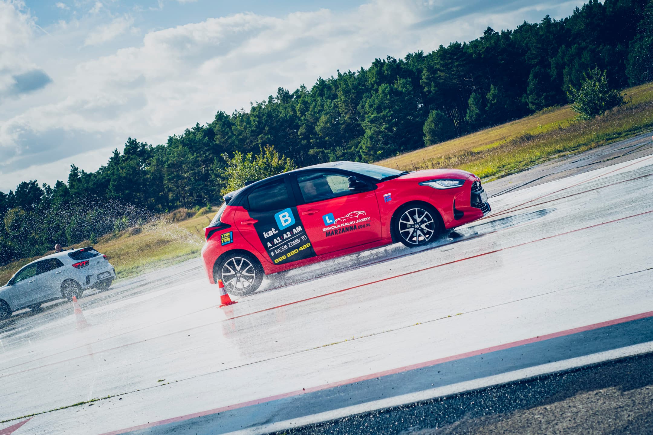 Ćwiczenia na płycie poślizgowej w Toruniu